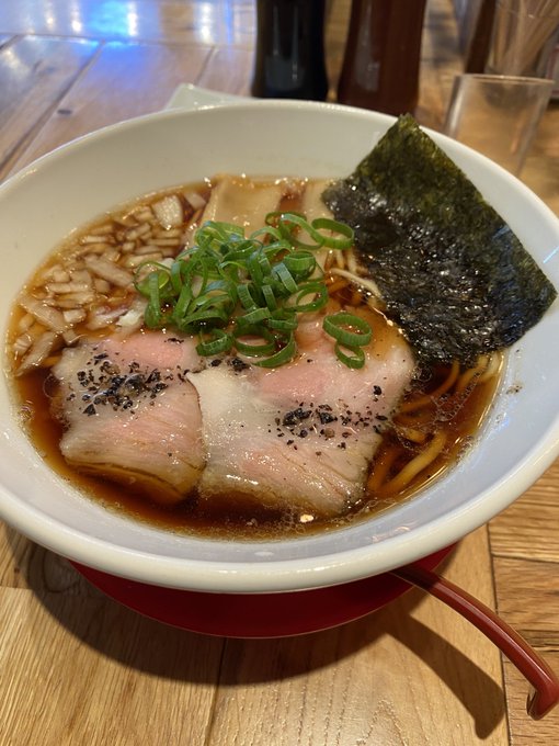 久々に外食した、ここんとこ魚肉ソーセージとか軽めのうどんとか中心だったから……
醤油ラーメンうめえ。塩分うめぇ 