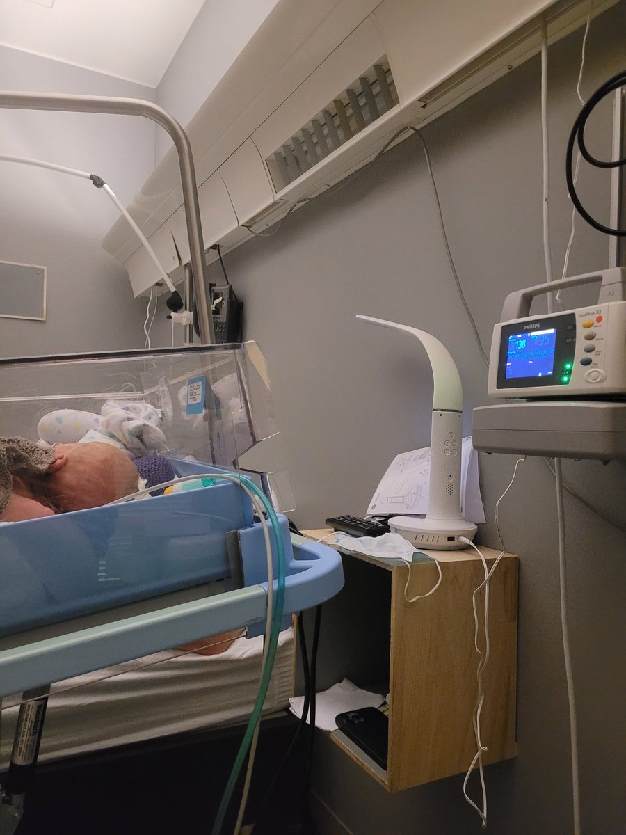 Andvaka og fylgist með súrefnismettun hjá syni mínum, sólahringur 9 á vökudeild.