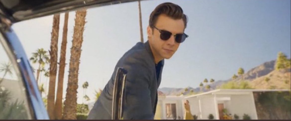 ideia de date: vc assiste cmg todos os filmes que o harry styles atuou