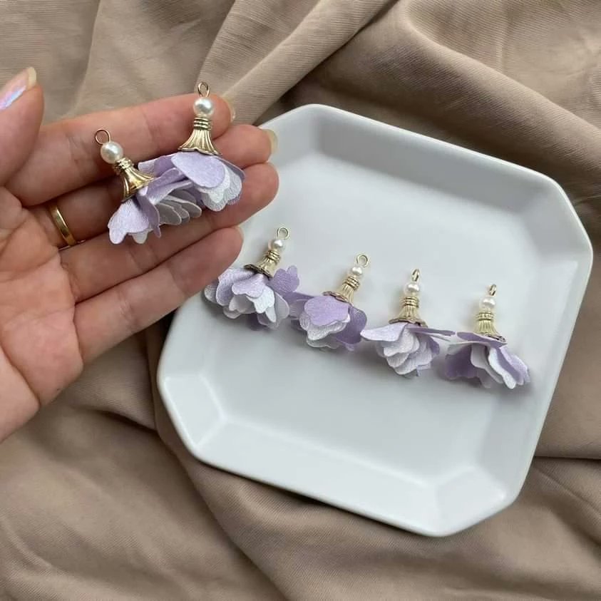 BeadspartsK's tweet photo. こんにちは🥤
Beads&Parts大阪店です!
ㅤㅤㅤㅤㅤㅤㅤㅤ
本日はタッセルチャームのご紹介です🤗
フラワーチャームになっていて
カラーは5色と豊富💚
先端部分にはパール付き
10ヶ入りで価格も安い😂
色々使って頂けます💓
#C369
10ヶ入り税込110円 https://t.co/wu2KneUXl2