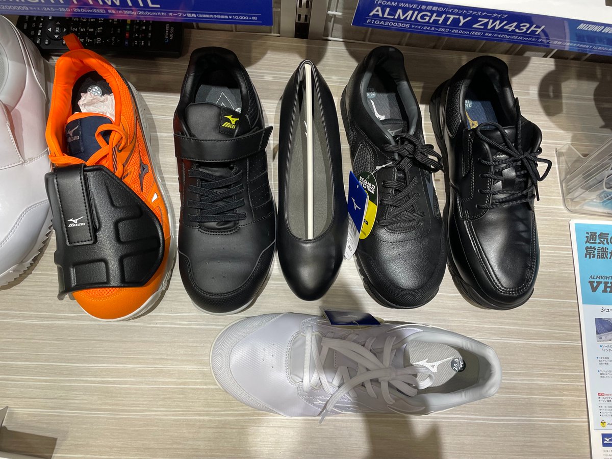 フィッシャージャパン フィッシャん ミズノさんのブースにて カッコイイ安全靴を見つけました つま先部分は人工皮革で補強されていて安心 かつ軽くて通気性も良く丈夫 何と言っても デザインがおしゃれ よく見ると女性靴の安全靴もs