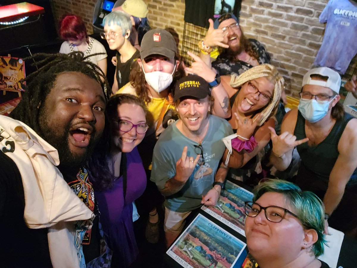 ReggieTsunami's tweet image. Ya'll @cliffdiverOK IS SO DAMN GOOD LIVE! Sweetest people ever. Stay tuned for when I tye dye their shirt!! #GASUPALLOFYOURHOMIES