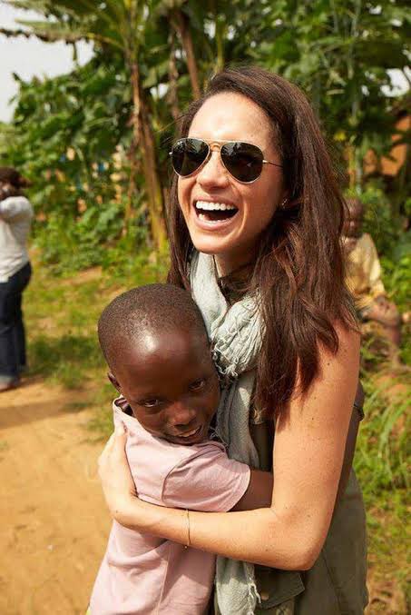 What humanitarian demands a fashion 📸 & hairstylist to visit poor villages in Africa? They have little access to clean drinking water but her hair & outfits need to be camera ready🤮#FauxHumanitarian #MeghanMarkleExposed #MeghanMarkleisaFruad #MeghanMarkleExploitsChildren