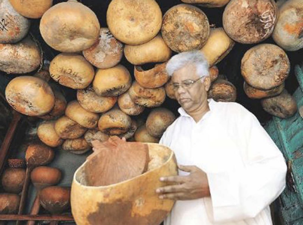 ashzingh's tweet image. Just in case you don’t know: Sitar and Veena are made from Pumpkin 🎃 (Kaddu)!