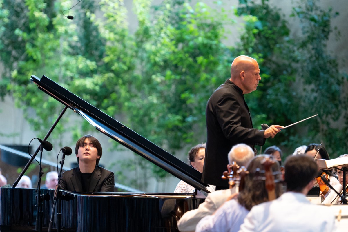 A pleasure to be back performing at the @BravoVail Music Festival and happy to share the stage with Jaap van Zweden and @NYPhil! © Tomas Cohen