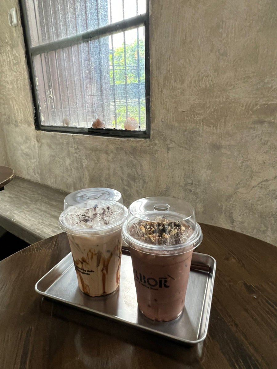 _everydaywithus's tweet photo. arbor cafe and cooking studio🍰 - คาเฟ่สไตล์คลาสสิกในย่านตลาดน้อยที่เป็นทั้งคาเฟ่และสตูดิโอสอนทำขนม! ตอนนี้มีส่วนลดเครื่องดื่มเหลือ 99.- ทุกแก้วด้วย🤍

ควรไปก่อนร้านจะปิดลงในสิ้นเดือนนี้ ไม่ไปไม่ได้แล้ว! 

#_everydaywithus 
#คาเฟ่ตลาดน้อย #คาเฟ่กรุงเทพ #อร่อยบอกต่อ #คาเฟ่ @aroii https://t.co/d3TmvAjl5a