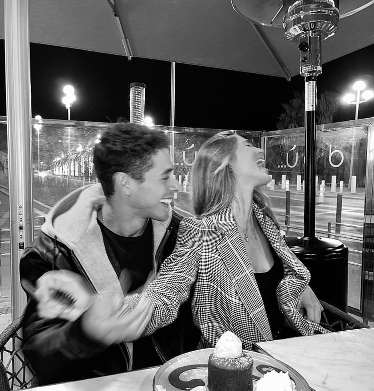 Mbookread's tweet photo. Abro hilo de fotos de parejas que me dan #Wattpad vives ✨💕 pq si 

1) Hugo Garcia y Alessandra Rovegno https://t.co/t5Tfzixsgp