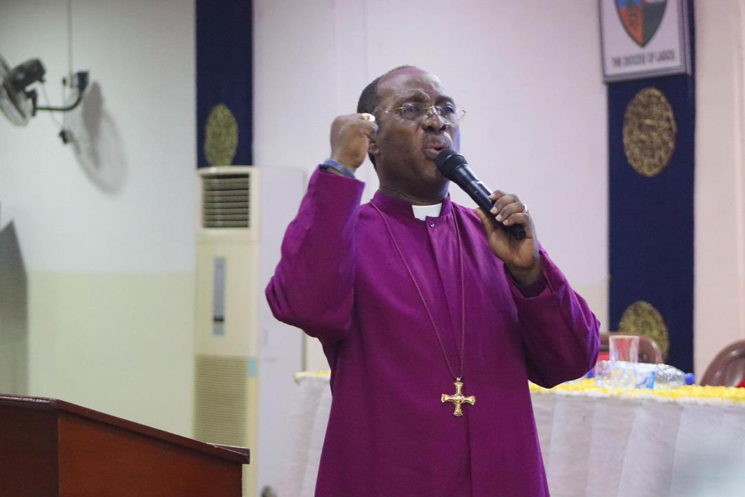 DrOlumakaiye's tweet photo. May you not walk yourself out of the presence of the Holy Spirit today. The Lord will give you listening ears and a willing heart to yield to Him. No situation will be too much for you to bear that will drive you out of His arms. He will lift your burdens and give you victory. https://t.co/b7618M2HNj