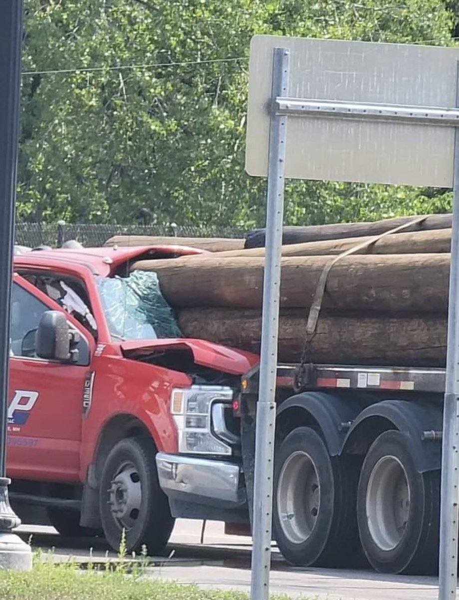 molls_robinson's tweet photo. It looks like a scene from Final Destination. But Tony Wurm is alive tonight, thanks in part to a driver in a passing car. That driver just happened to be a level 1 trauma surgeon for @HennepinHC. Check out @courtneygodfrey’s incredible story on @FOX9: https://t.co/AXEC0anZK8 https://t.co/R2kt3u9Rey