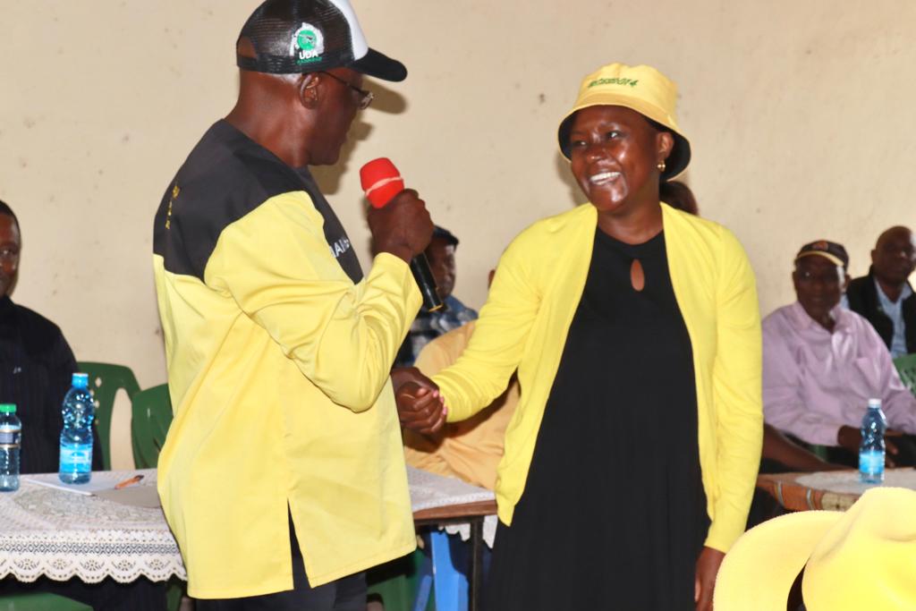 nduyamuthama's tweet photo. 1/2 While discussing the criterion for the upcoming election with the Kamba community living in Embu County, i urged them to vote for #KenyaKwanza Govt as part of a roadmap towards this election. #KambaNation has for years been excluded from talks of reforms in this country. https://t.co/AAOE38w224
