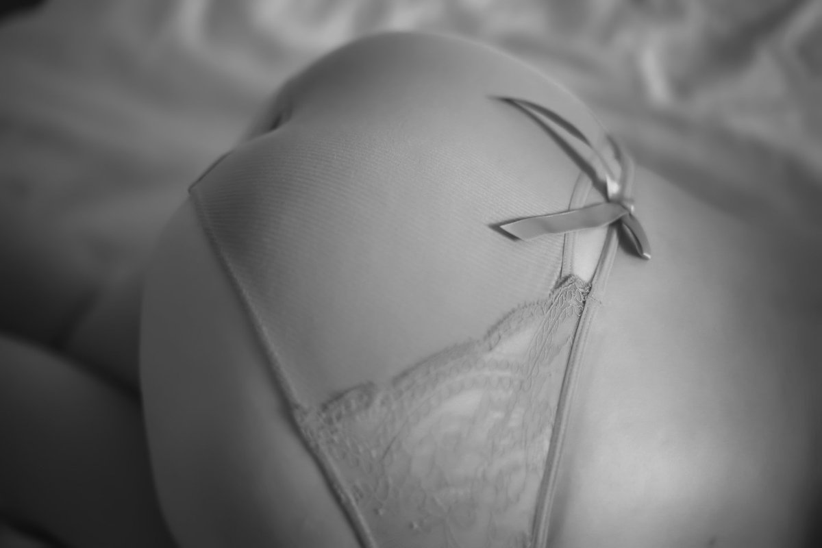 在家里给媳妇拍了组照片，这种好看吗？