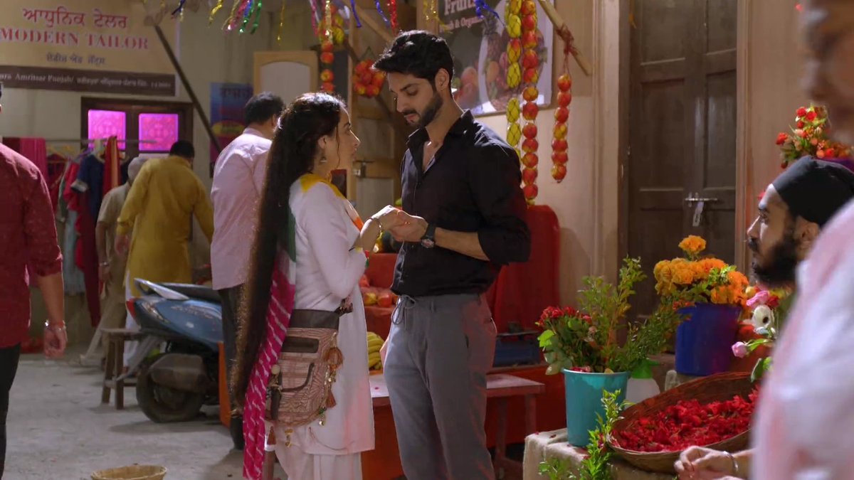 kaagazkatukda's tweet photo. I can see this man being soft for her very soon 🥺🤏🏻🤍

#ChannaMereya #GiTya https://t.co/zPmedaUveg