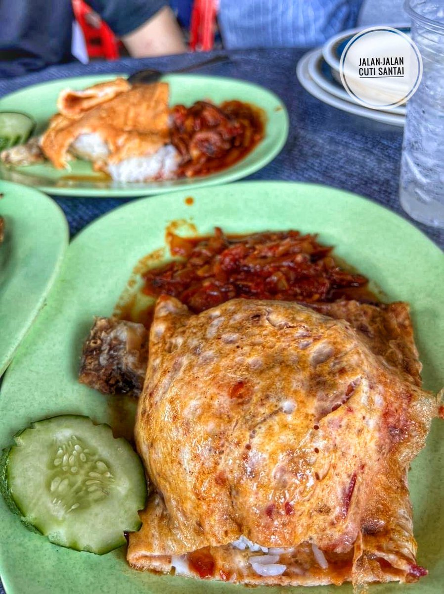 MalayFoodHunter's tweet photo. Tempat Sarapan pagi best dekat  "Kajang"

Nasi Lemak  Telur Bungkus dia memang sedap weyh.. Sekali rasa confrim nak lagi. Sambal nasi lemak dia betul2 berlemak dan padu..Jangan lupa pekena juga roti canai kt sini..

Warung Bunian, Kajang
📍Jalan Jamaludin, sungai merab,Kajang https://t.co/bs7DqWAJqH