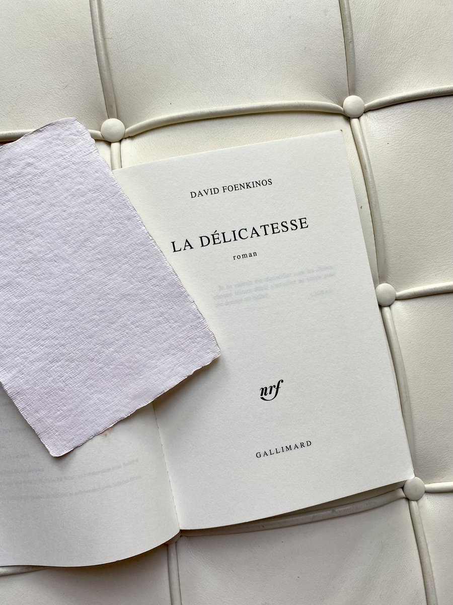 ql_paris's tweet photo. "Il y a parfois des phrases qu'on adore, qu'on trouve sublimes, alors que celui qui les a prononcées ne s'est rendu compte de rien.", La Délicatesse - David Foenkinos. 
#quartierlibreparis #quartierlibre #24henpyjama #pyjamaparty #artisanat #madeinfrance #pyjama #homewear #mode https://t.co/GiuuvjFESJ