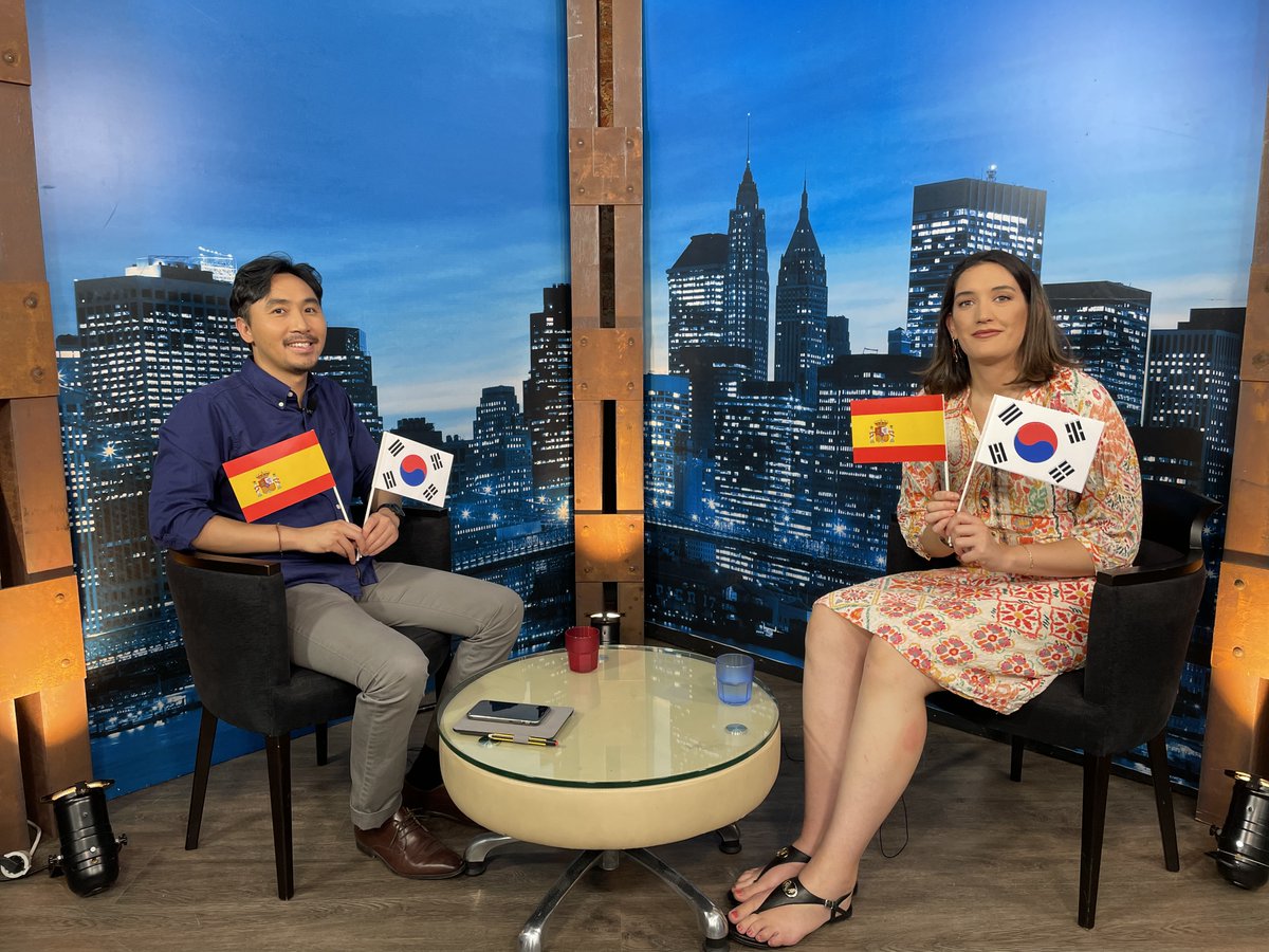 Déjate de Historias TV (@dejatetv) on Twitter photo DIRECTO | COREA PARA PRINCIPIANTES 🇰🇷
Con <a href="/TeresaNovillo/">Teresa Novillo Peláez</a> <a href="/coreaxradummies/">COREA para principiantes</a>
👉 Kihoon Jung. Habla del baloncesto en Corea del Sur y su experiencia viviendo en España
📺 #TDT y ONLINE dejatedehistorias.es/emision-online DIRECTO | COREA PARA PRINCIPIANTES 🇰🇷
Con <a href="/TeresaNovillo/">Teresa Novillo Peláez</a> <a href="/coreaxradummies/">COREA para principiantes</a>
👉 Kihoon Jung. Habla del baloncesto en Corea del Sur y su experiencia viviendo en España
📺 #TDT y ONLINE dejatedehistorias.es/emision-online