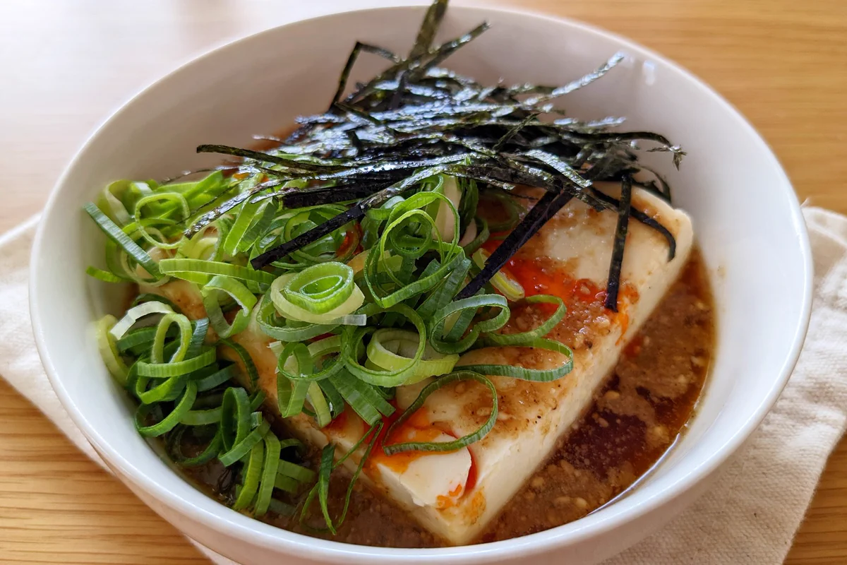 あっという間にお家が居酒屋に。辛さがやみつき「ごまラー油豆腐」。