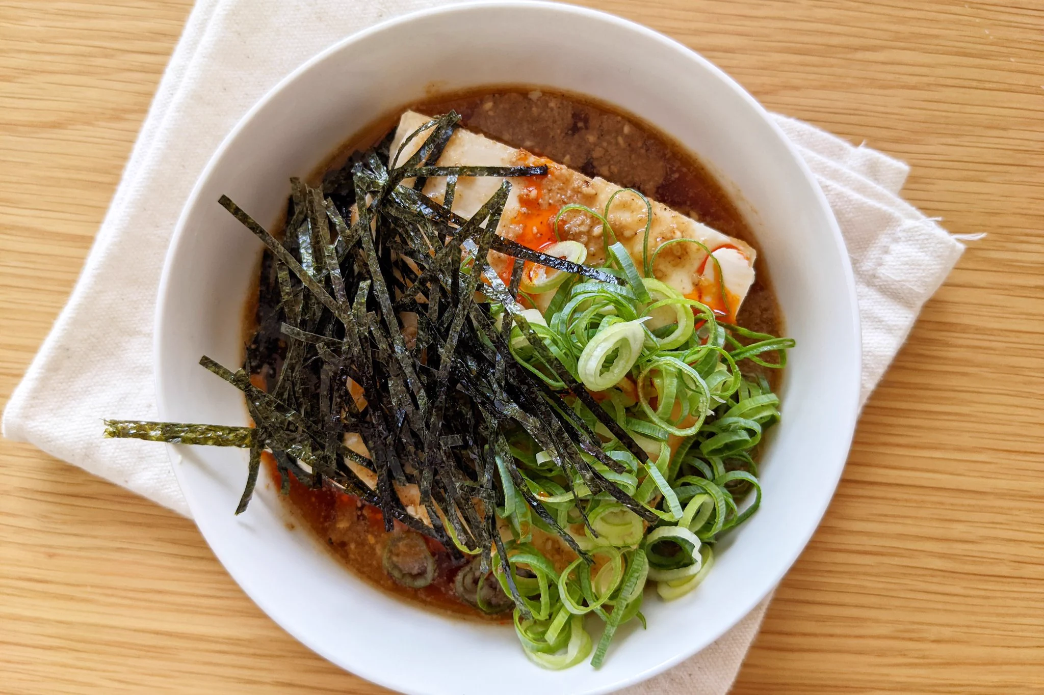 あっという間にお家が居酒屋に。辛さがやみつき「ごまラー油豆腐」。