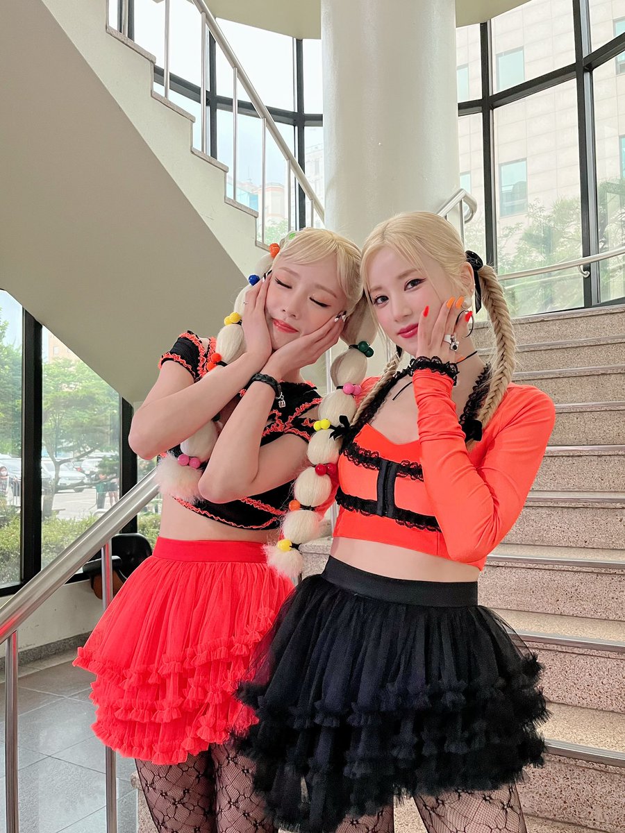 [#초봄] 220722 #뮤직뱅크
꿈처럼 멋진 Groove 보여줬던
초봄의 뮤직뱅크 'Copycat' 무대❣️
PANDA🐼의 힘찬 응원 덕분에
오늘도 초봄은 힘내서 달려갈 수 있었습니다💖
늘 감사해요 PANDA💕

#Apink #ChoBom
#Copycat🐾 #카피캣🐈
#박초롱 #초롱 #ChoRong
#윤보미 #보미 #BoMi