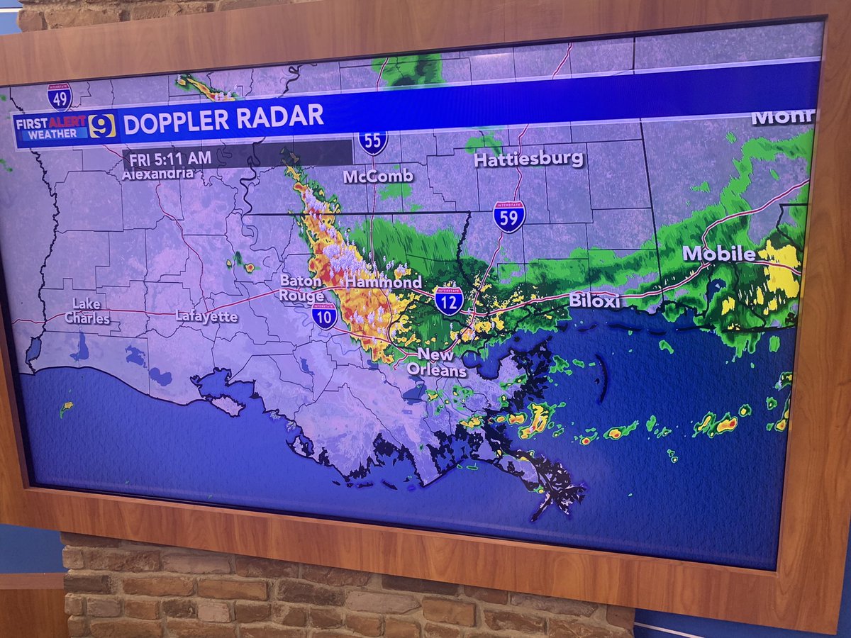 MattWAFB's tweet photo. Well that’s a pretty active morning on radar. @SteveWAFB has your full forecast on @WAFB #9NTM https://t.co/XPFuPkOKoP