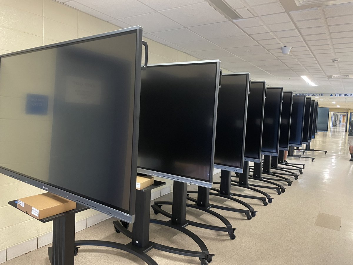 AVTechDirector's tweet image. They’re here! @GetClearTouch @AssabetValley #domore #edtech