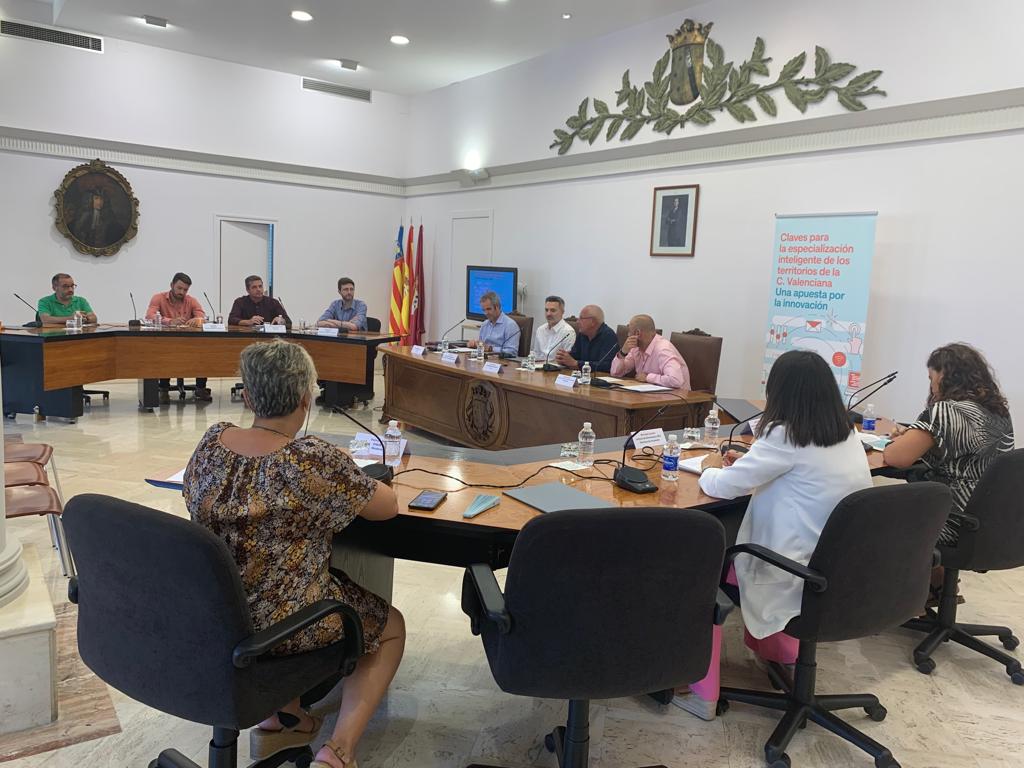 Damos comienzo al ciclo 'Claves para la especialización inteligente de los territorios de la Comunidad Valenciana' con la jornada sobre #turismointeligente en #Dénia 🌐 Con el Director General de #REDIT, 
 <a href="/gbelenguer/">Gonzalo Belenguer</a>  🎯¡Gracias a todos los agentes presentes! #innovación #REDIT