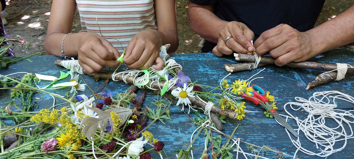 WildKidsScience's tweet photo. Nature weaving and crafts during our Children Nature Club at the Nook session 💚

#forestschool #naturecrafts #childrenactivities #kidsactivities #outdoorfun https://t.co/lcZlXF5BRo