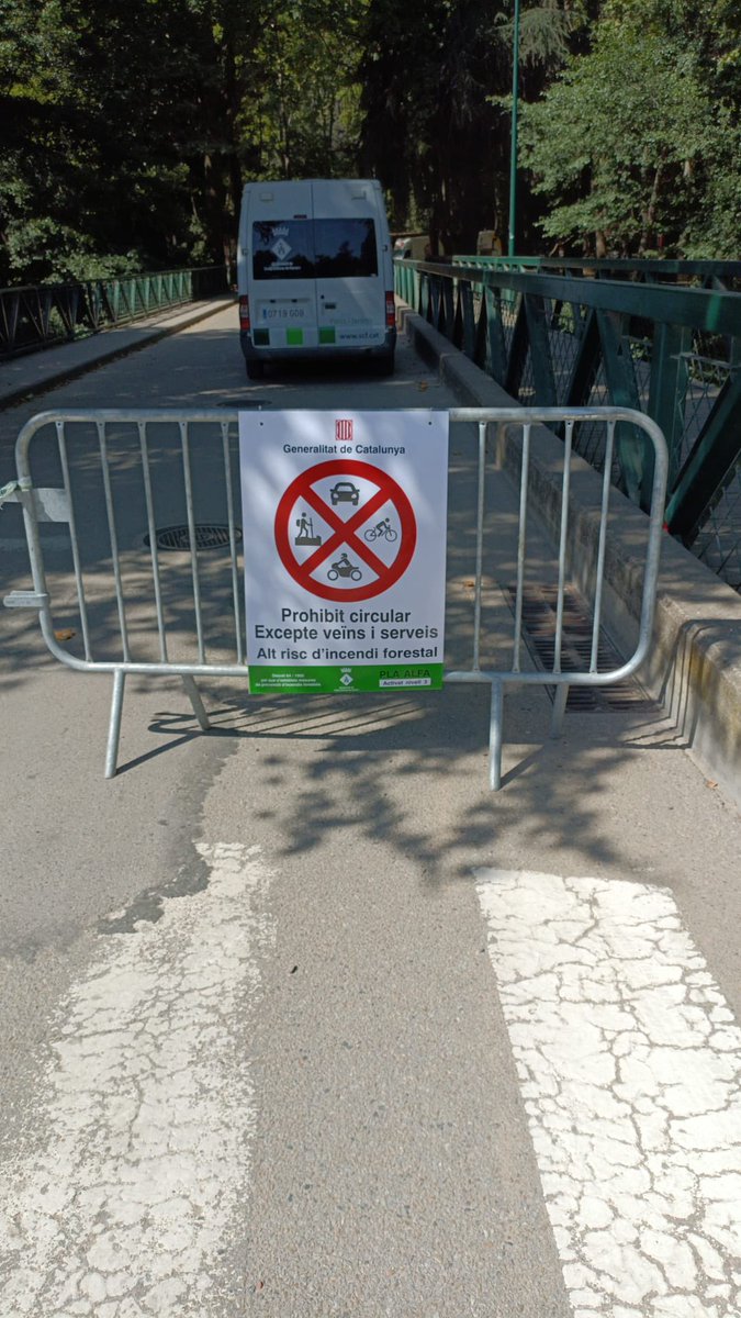 joanmarti_scf's tweet photo. Ja tenim els accessos al paratge de #Farners senyalitzats amb les restriccions derivades #Alfa3 @Agents_Rurals @bomberscat @mossos @AVPC_SCFARNERS Gràcies a #PoliciaLocal i #BrigadaMunicipal i a totes les #entitats per la difusió i col·laboració. Recordeu: accessos tancats. https://t.co/HUVxD42SpS