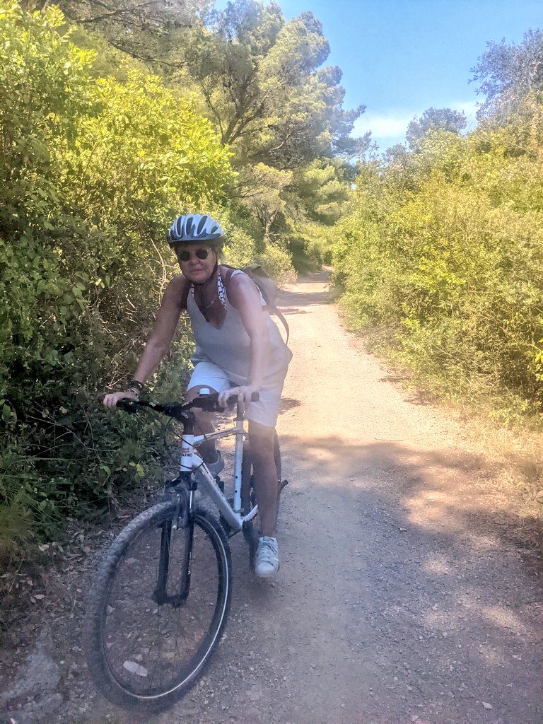 Off on a little cycle on the beautiful Uglijan 🔥
