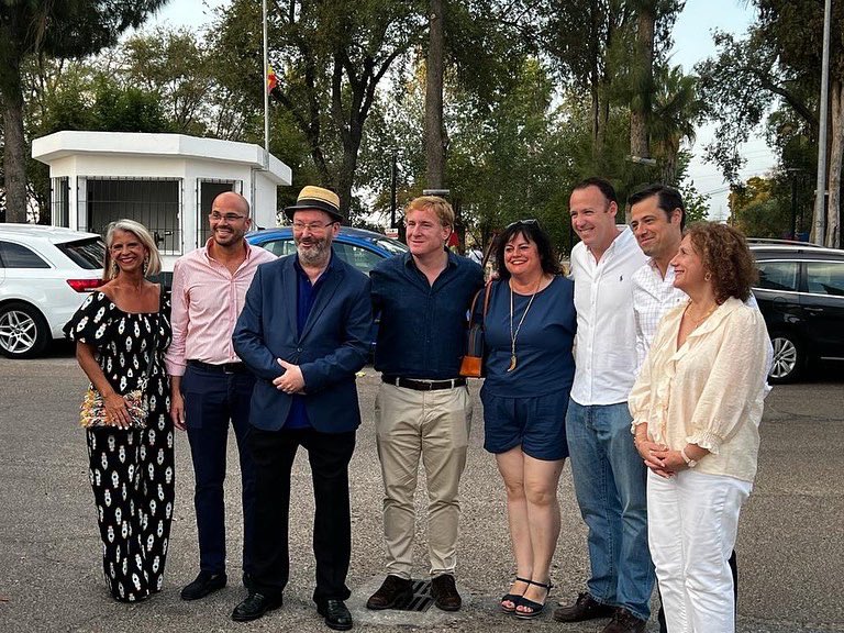 CsBadajoz's tweet photo. 🎡 Ayer nuestro alcalde @BarreraGragera y nuestra concejala de RRHH #HitosMogena asistieron a la inauguración de las fiestas de Villafranco del Guadiana.

🎇 ¡Felices fiestas a todos los villafranqueños! https://t.co/oaQVUYNKkX