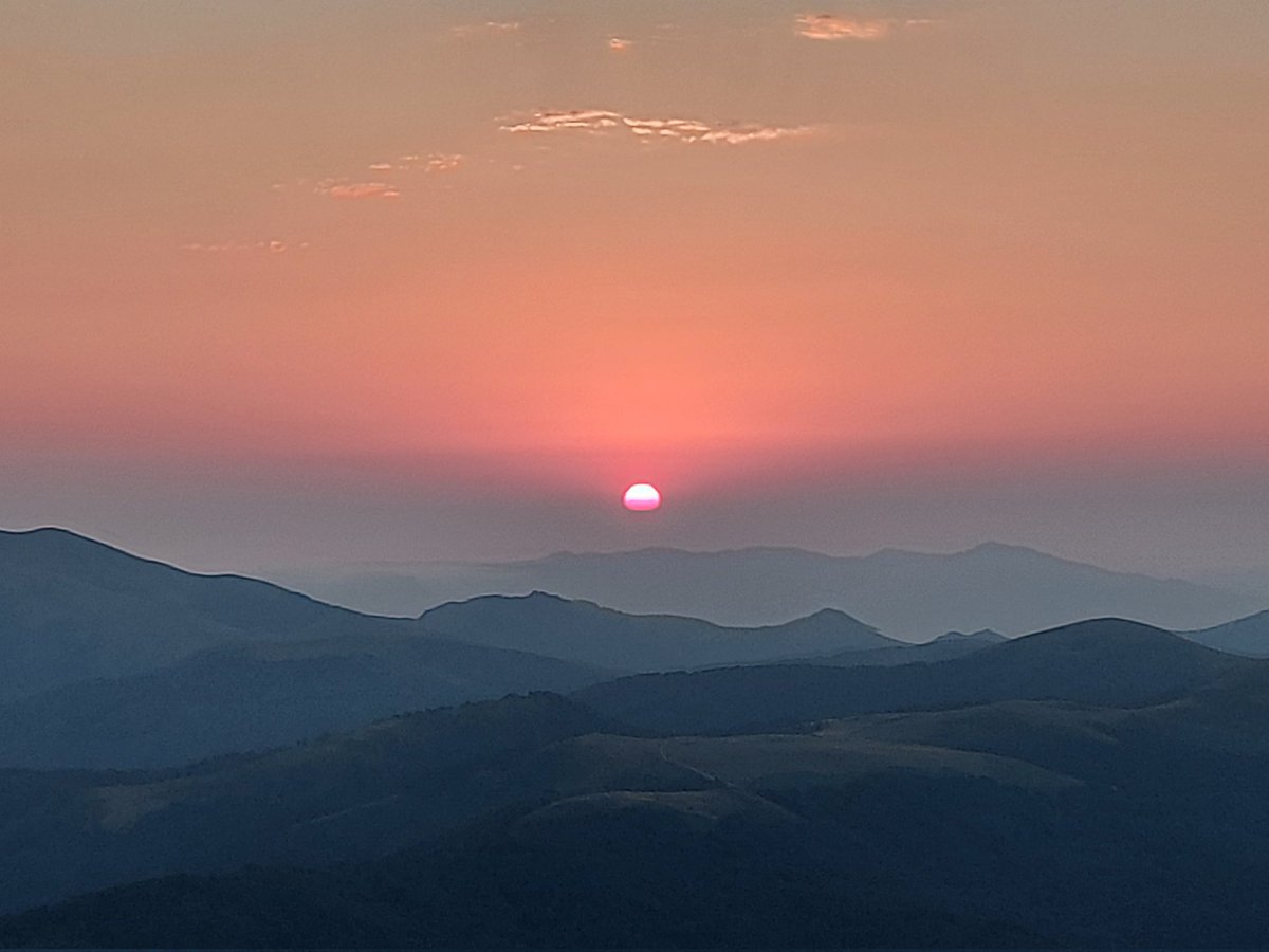 Cuando vas a ver anochecer al Adi y te encuentras esta pedazo de noche. No hace falta irse muy lejos... #Navarra #Nafarroa <a href="/VisitNavarra/">Visit Navarra</a> <a href="/VisitPamplona/">Pamplona - Iruña Turismo</a> <a href="/QuintoReal/">Quinto Real Turismo Rural</a> <a href="/Turismopirineo/">lospirineos.info</a>