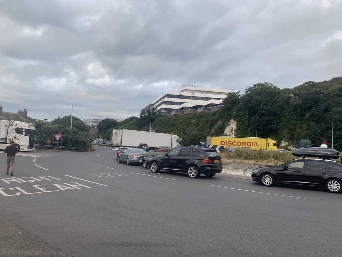 KatStock81's tweet photo. Avoid travelling to #Dover if at all possible. If you are travelling via ferry today, leave plenty of time as in many extra hours. #dovertrafficchaos #bbctraffic #bbcsoutheast https://t.co/QezmqL8fLG