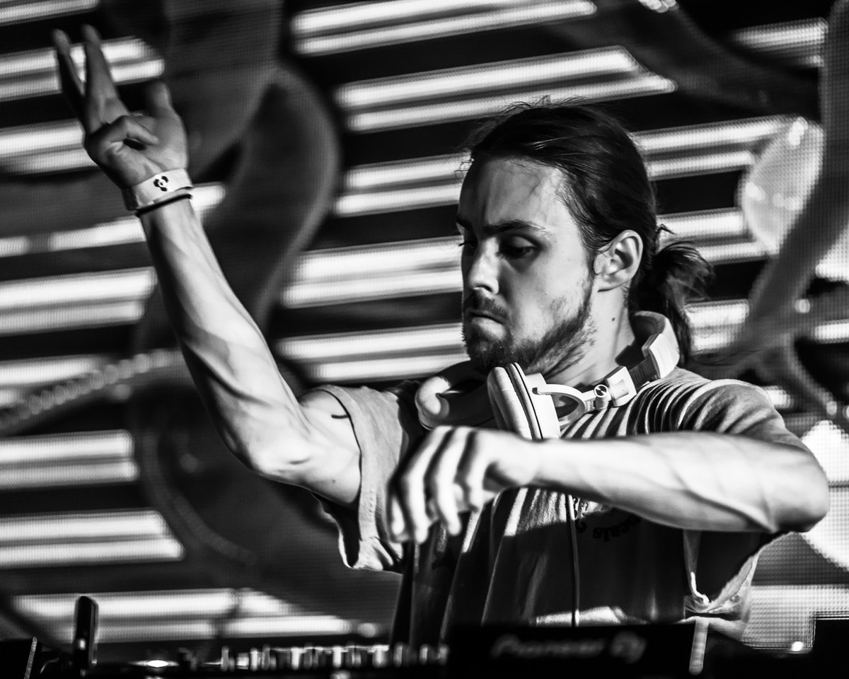 #PATartistfeature - <a href="/DylanHeckert/">Dylan Heckert</a> has made himself well known around the Arizona local DJ scene. He is known for bringing his own vibe &amp; emotion into his music. You can expect nothing short of a filthy set as he will leave you questioning reality 😜

🔊 : pitchatentaz.com