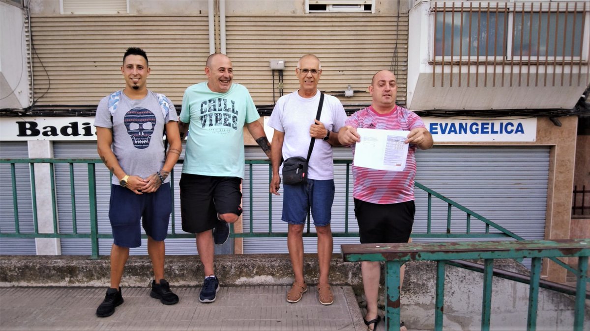 Ayer, reuniones informativas en Av. Costa Azul 2, 4, 6 y 8. 
Agradecemos enormemente el interés de los vecinos y vecinas a los que hemos podido trasladar los resultados que muestran la situación del amianto en sus bloques de pisos.  
#Badia #BadiaDelVallès #amianto