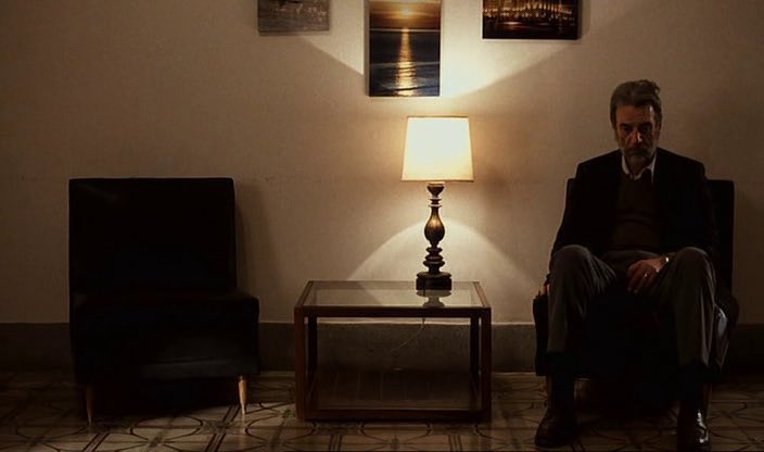 eyupkaanyoksu's tweet photo. Zeki Demirkubuz’un “Ben bu yaşlarda bu filmi ben çekseydim intihar ederdim” dediği, 2004 yapımı “Whisky” filmini izlemenizi tavsiye ederim. Demirkubuz’un bu yaşlar dediği 20’li yaşlar... https://t.co/G9VsMSM2ko