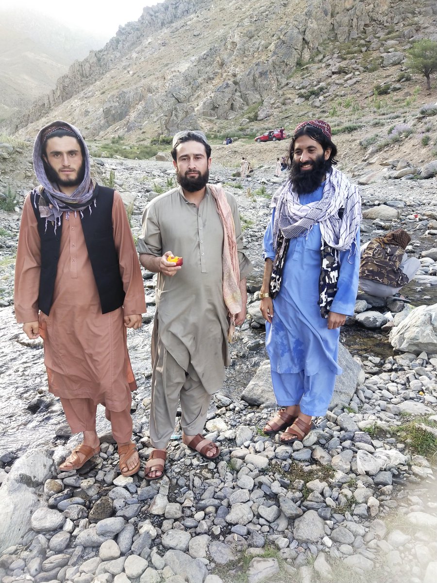 د مړاوو سترګو په اثر د سړی زړه ماتوی
داسې بې یاره مازدیګر د سړي زړه ماتوي

<a href="/MohibkhanMohib7/">محب الله محبوب ننګرهاری</a>