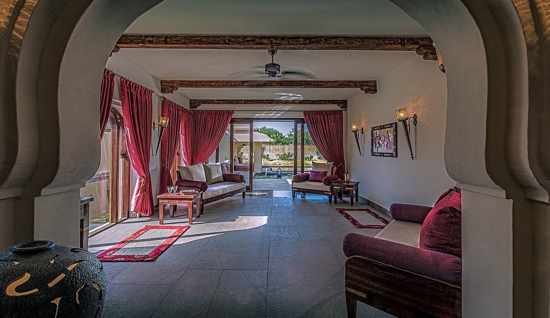 mayaspeak1's tweet photo. #EvolveBackResorts has always been a trustworthy fave when it comes to luxury travel
And their Jal Mahal suite in Hampi is no exception✨ @ebresorts 

#SoloTravel #Wanderlust #Hampi #EvolveBack #LuxuryTravel #JalMahal #SuiteLife #Retreat #IncredibleIndia #TravelBlog #MayaSpeak https://t.co/R1XFpNnTi1