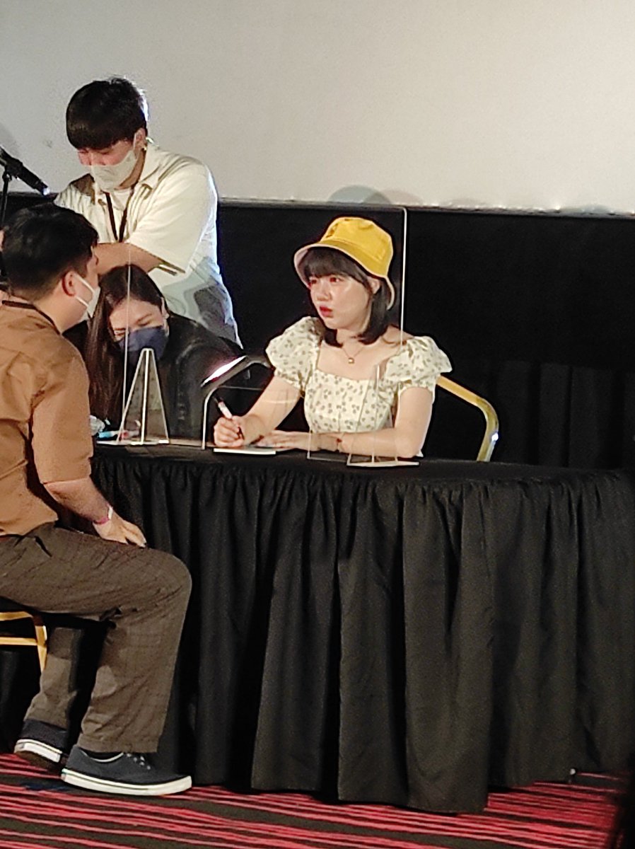 floverBud's tweet photo. Yerin wearing the hat I bought her ahhhhkkk https://t.co/2qCxCNp9nd