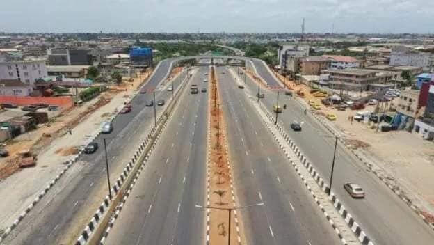 dmightyangel's tweet photo. #HistoryInPerspective
Aug 2013, Dr @fimiletoks pointed out this MMIA Airport road but PDP guys were attacking him. By 2019, APC led by Buhari/Osinbajo already fixed that...
The complaint didn't push GEJ regime to still fix it even 2 years after this tweet.
Pls CORRECT ME! https://t.co/GXcsl0gIYy