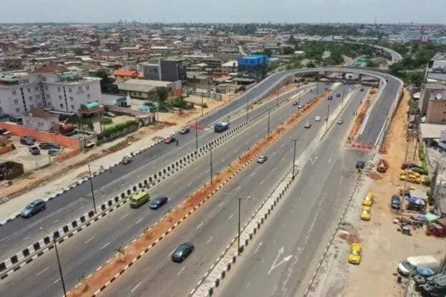 dmightyangel's tweet photo. The new terminal of MMIA, Lagos has been commissioned by President Muhammadu Buhari.
For some of you talking about STANDARD...Check the STANDARD they were eulogizing THEN & the one they are attacking now.
OLD or NEW standard, you be the JUDGE! #HistoryInPerspective https://t.co/wzxjBLQu3y