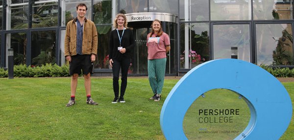 Trio win the IPPS 6 pack award

Read more via #HortNews >> hortnews.com/articles/horti…

@PershoreColWCG <a href="/Newleafplants/">New Leaf Plants</a> <a href="/BransfordWebbs/">Bransford Webbs</a> #apprenticeships