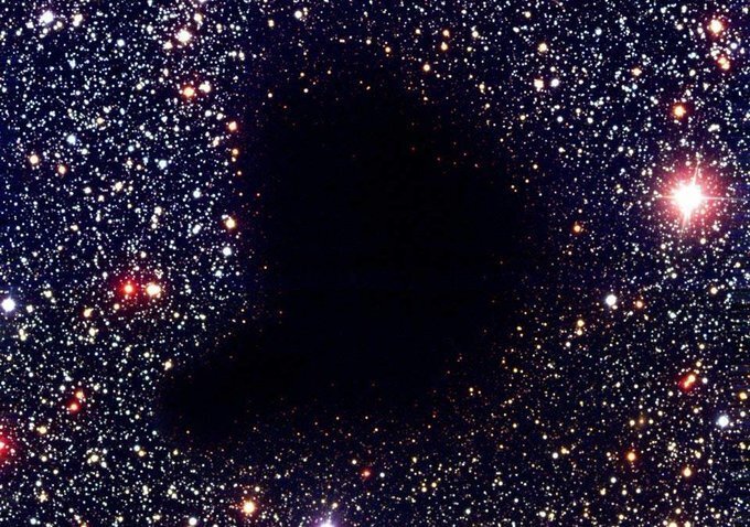 konstructivizm's tweet photo. This is the Bernard 68 Void, a 330 Million lightyear diameter ( or .27% of the observable universe) void of sheer nothingness. That only contains a total of 60 galaxies.
More: https://t.co/zP49MxJCam https://t.co/qDQhxiC4hP
