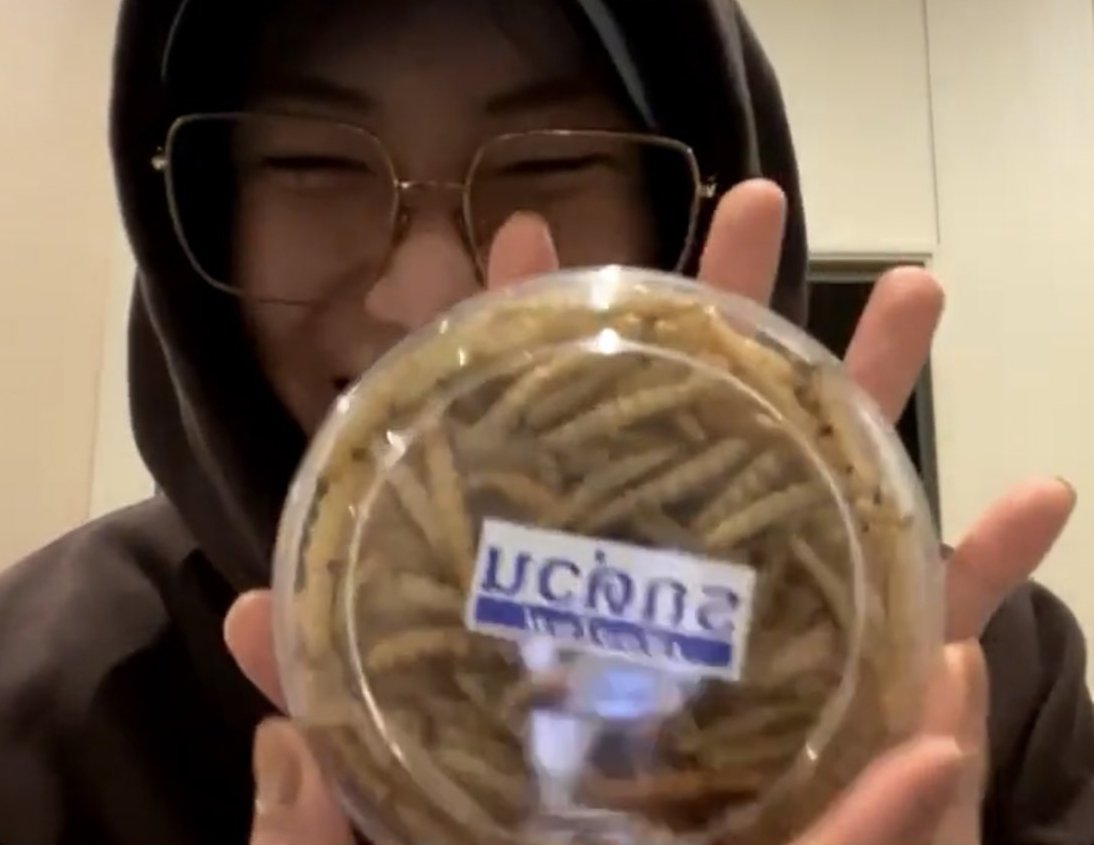 hafsouln's tweet photo. @yugyeom Present by BamBam 😁 https://t.co/bDea13MxhJ