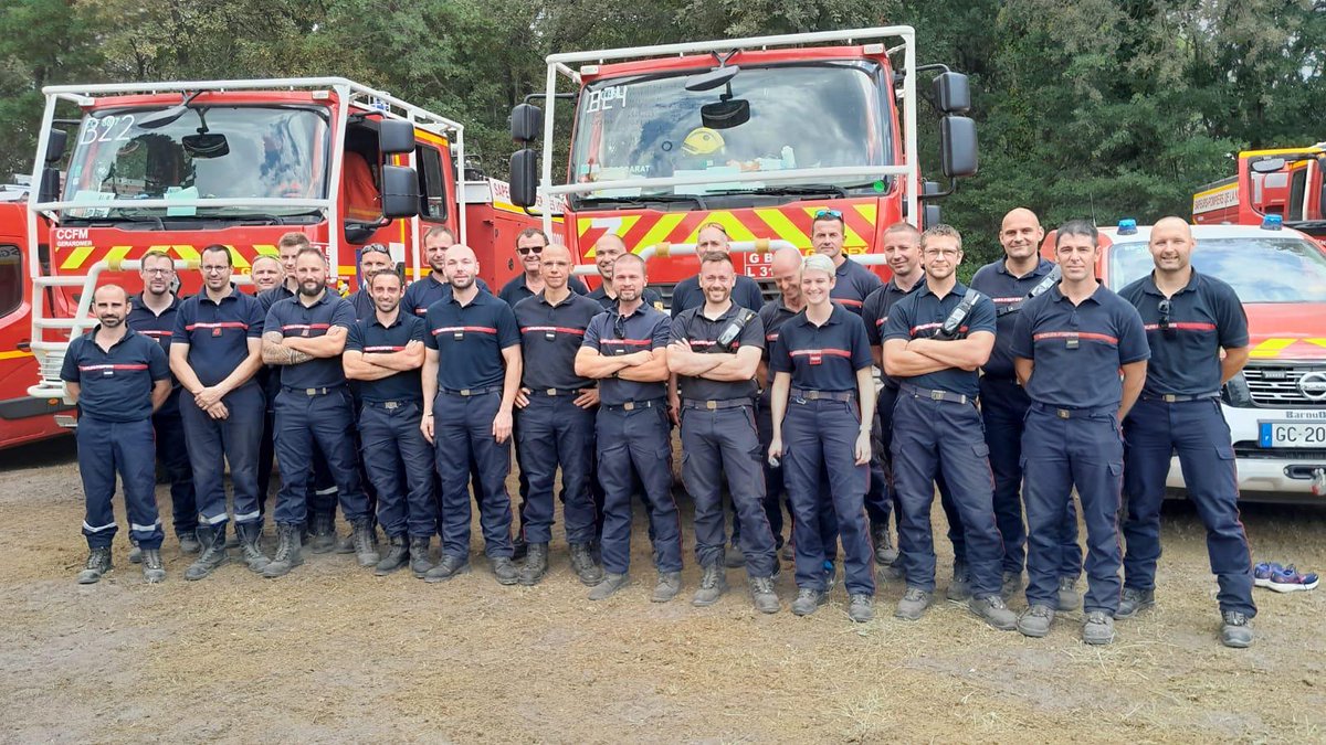 SDIS88's tweet photo. Dernier #breifing pour la colonne Est Bravo au PC de #Balisac 📝🌲🔥

Engagés depuis le 15 Juillet, 14 #pompiers Vosgiens seront relevés par 13 collègues partis à l'aube ce matin🌄🌄 https://t.co/PKuWBJaSjB