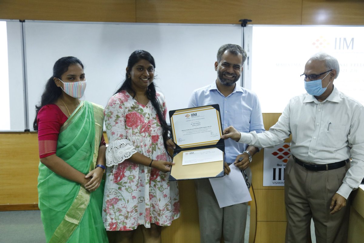 IIM_Vizag's tweet photo. #IIMVisakhapatnam felicitated the Fellows of the prestigious Mahatma Gandhi National Fellowship program on 21 July 2022, for their performance in the Academic Module 1 &amp; District Immersion Module 1 in #AndhraPradesh, #ArunachalPradesh, &amp; #Bihar. #EventsAtIIMV #IIMV #TheSunriseIIM https://t.co/X2IhQWAPPq