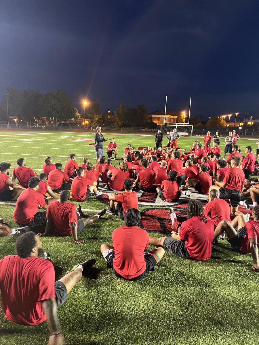 DevilsCoach75's tweet image. Thanks to ⁦@CoachHarrisonFU⁩  and ⁦@CoachKempfFU⁩ and there wonderful coaching staff for allowing me to learn and be apart of there first day of the season!! Let’s Go Friends U!!!