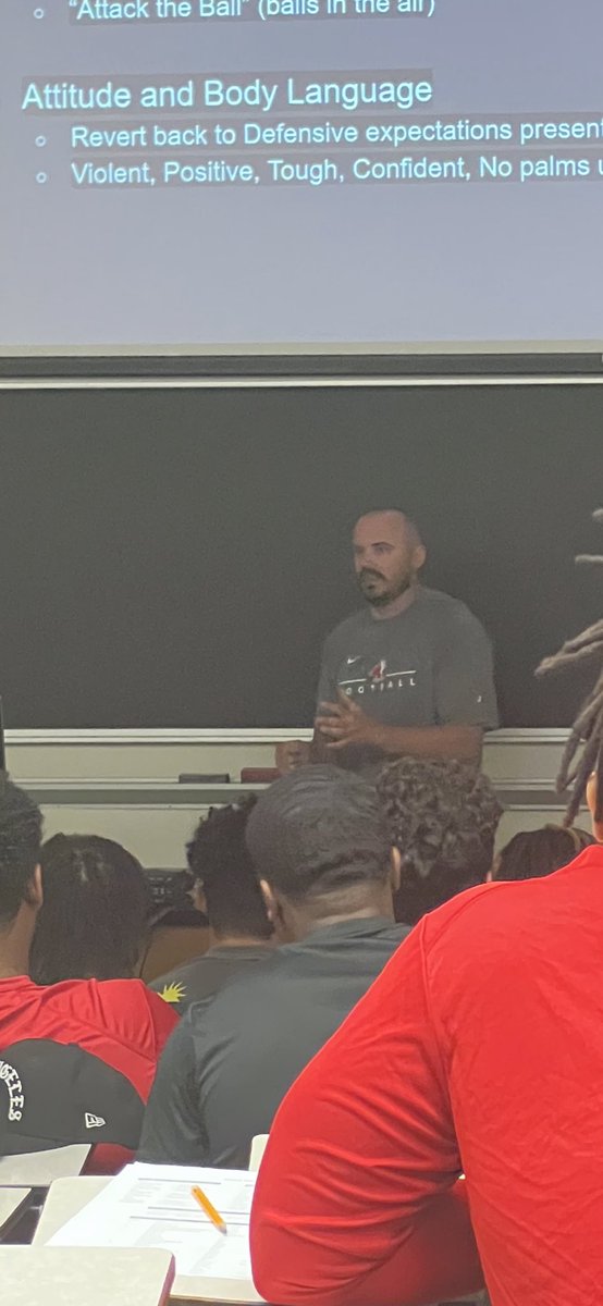 DevilsCoach75's tweet image. Thanks to ⁦@CoachHarrisonFU⁩  and ⁦@CoachKempfFU⁩ and there wonderful coaching staff for allowing me to learn and be apart of there first day of the season!! Let’s Go Friends U!!!