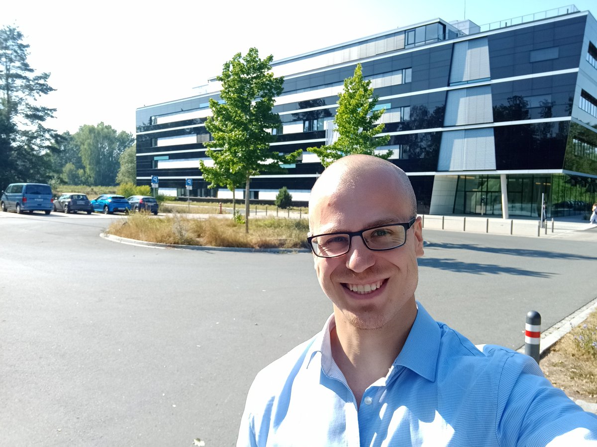 Visiting @MPI_Light and the local student chapter today! Excited to learn about the new science and new people at MPL, and to share the experiences I made in industry @MenloSys 

#OpticaAmbassador
#OpticaFoundation
#photonics
@OpticaWorldwide