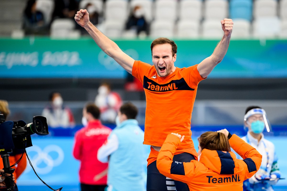 Vrijdagavond 22 juli maakt Thomas Krol zijn opwachting in het tv-programma De Slimste Mens. De quizfanaat heeft zich uiterst zorgvuldig voorbereid en zou met zijn winnaarsmentaliteit en uitgebreide basiskennis weleens hoge ogen kunnen gooien.

>> schaatsen.nl/nieuws/2022/ju…