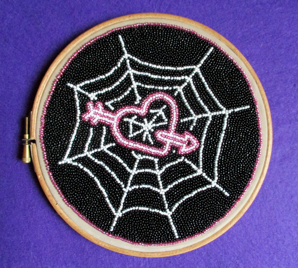 CCKimberley's tweet photo. Did some pretty #beading. No idea what I'm gonna do with it. Was so relaxing to do, but quite time consuming.
#beads #embroidery #craft #crafts #art #artwork #independentartist #artist #sewing #needlepoint #seedbeads #gothic #heart #web #spidersweb #flashstyle #tattooinspired https://t.co/YNFU1ck78f