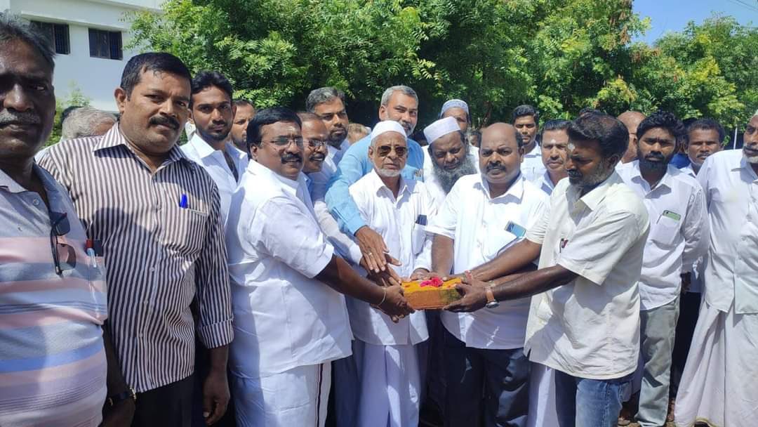 DrSenthil_MDRD's tweet photo. தொடங்கியது சமத்துவம்

இனி தொடர்ந்து பரவட்டும்

மாற்றம் ஒன்றே மாறாதது.😊🙏

#புதுச்சேரி வில்லியனூர் ல் ரூ33 லட்சம் சாலை அமைத்திட,சட்டமன்ற எதிர்கட்சி தலைவரும்,மாநில திமுக அமைப்பாளருமான இரா.சிவா அப்பகுதியில் வாழும் அனைத்து மதத்தினரையும் அழைத்து பணிகளை துவங்கி வைத்தார்

@Tr_Gayathri https://t.co/u0V16A7Pi7